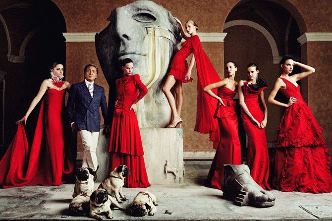 Valentino apuesta por España para su exposición »Master of Couture»