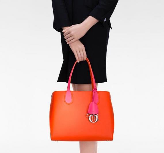 La elegancia y el savoir-faire en el nuevo bolso Dior Addict