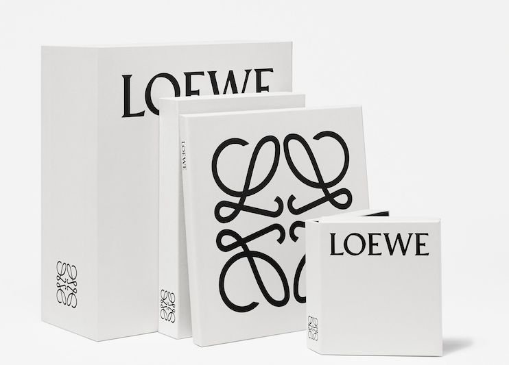 Loewe cambia el logo y presenta novedades